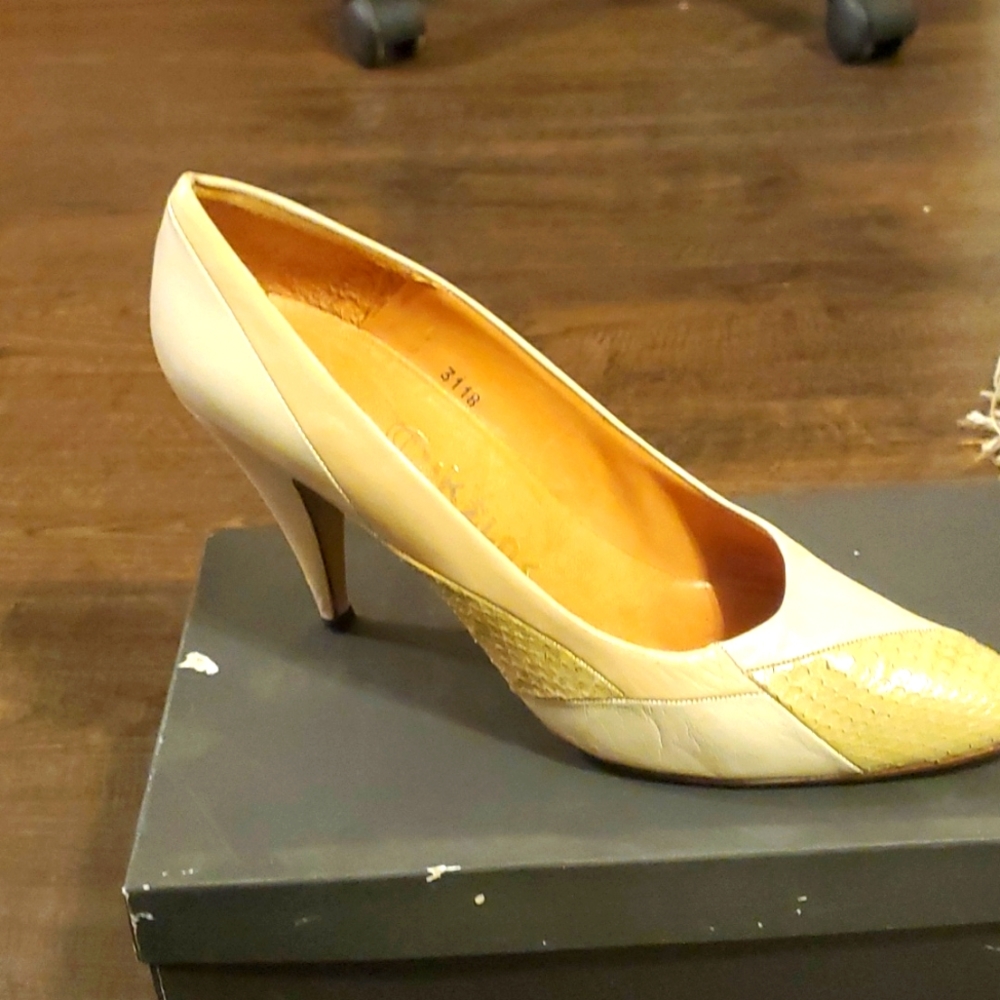 Shoe